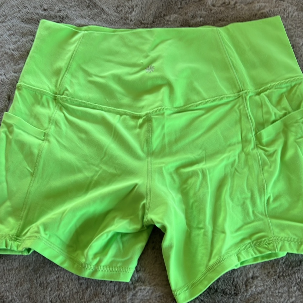 Athleta Saltation Stash Pocket II 5” Short - Picture 2 of 4